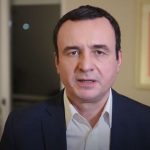 СРПСКИТЕ ГРАФИТИ НА ВОЗИЛAТА НА НАТО СЕ МРАЧЕН ПОТСЕТНИК Курти ги осуди нападите врз КФОР и врз новинарите во Звечан