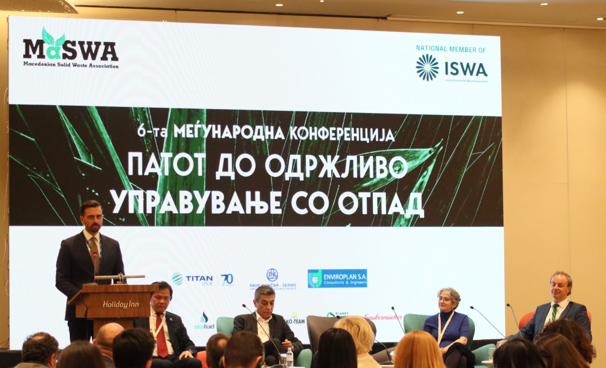ЗА ОДРЖЛИВО УПРАВУВАЊЕ СО ОТПАД Е ПОТРЕБНА ГОЛЕМА СОРАБОТКА Зелената економија е предизвик и за јавниот и за приватниот сектор