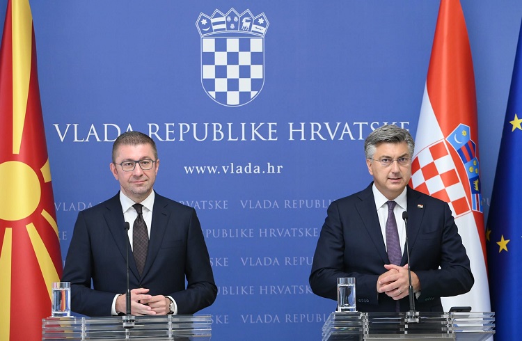 📷 МАКЕДОНИЈА ЗАСЛУЖУВА ЧЛЕНСТВО ВО ЕВРОПСКАТА УНИЈА Пленковиќ му ги отвора вратите на Мицкоски во Брисел
