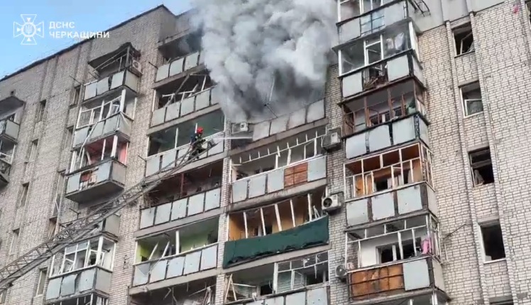 🎥📷 ЗАГИНА УКРАИНСКИ ПИЛОТ ОТКАКО СОБОРИЛ 7 ДРОНОВИ Русија нападнала над 500 воздушни цели во најмасовниот удар досега