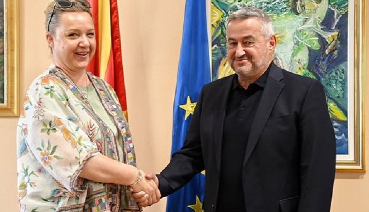 СЛОВЕНЕЧКА ПРОТЕТИЧАРКА ЌЕ ИМ ПОМАГА НА ПОВРЕДЕНИТЕ ВО КОЧАНИ Шпела Керин е водечки експерт со 25-годишно искуство