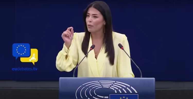 „РЕЗИДЕНТИТЕ НА СКОПЈЕ СЕ БУГАРИ, БЕЗ ОБНОВЕНА ИСТОРИЈА ЗА НИВ НЕМА ЕУ НИ ВО СОН“ Тешки провокации и навреди од грчка европратеничка, која рече дека е горда Македонка