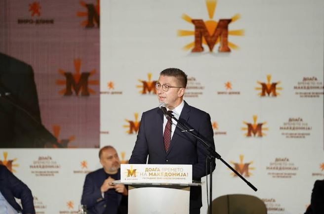 МИЦКОСКИ ИМ ПОРАЧА НА СДСМ И НА ДУИ ДА СЕ ЗАСРАМАТ „Ова што се случи е поради вашата коруптивна политика“
