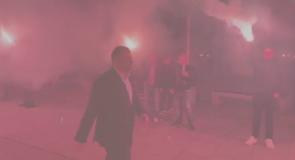 🎥 ОРЦЕ ЃОРЃИЕВСКИ ПРЕЧЕКАН СО ФАКЕЛИ ПРЕД ТРИУМФАЛНАТА ПОРТА Дочекан со овации во штабот на ВМРО-ДПМНЕ