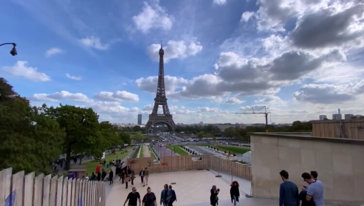 ТРИ ДЕВОЈКИ УАПСЕНИ ЗА ПЛАНИРАЊЕ ТЕРОРИСТИЧКИ НАПАД ВО ПАРИЗ Теророт бил наменет за концертна сала или за кафуле