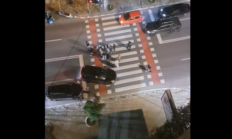 🎥 СО ЏИП ПРЕГАЗИЛ ЖЕНА НА ПЕШАЧКИ ПРЕМИН И ПОБЕГНАЛ Несреќа пред гимназијата „Јосип Броз“ во Скопје