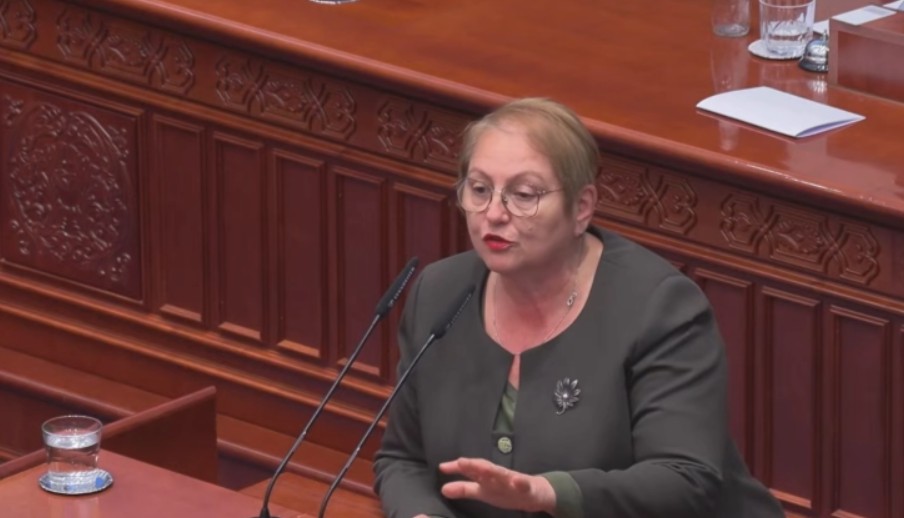 УЧИЛИШТАТА ИМААТ ДЕТАЛНО УПАТСТВО ЗА ПОСТАПУВАЊЕ ПО ДОЈАВИ НА БОМБИ Некои училишта не комуницираат редовно со министерството