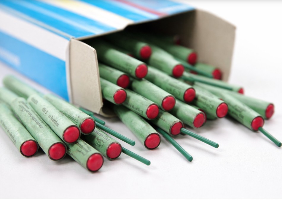 ОСУМГОДИШНО ДЕТЕ СО ПОВРЕДИ, ПЕТАРДА МУ ПУКНАЛА ВО РАКА Трагедија во Врапчиште пред Нова година