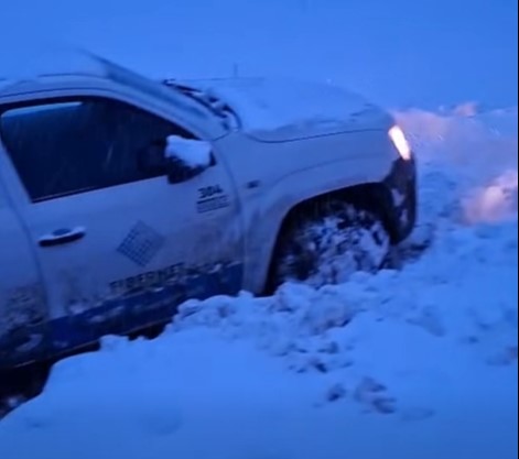 🎥 ПО НЕКОЛКУ ЧАСА НАЈДЕНИ ДВЕ ЛИЦА ЗАГЛАВЕНИ ВО СНЕГ КАЈ ЛАЗАРОПОЛЕ Не можело да се контактира со нив поради отсуство на мобилна мрежа