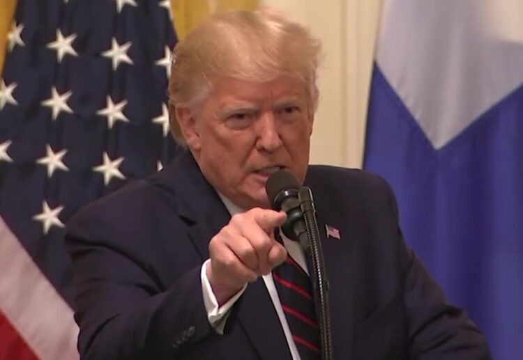 СЛУЖБЕНИКОТ ПУКАЛ ВО САМООДБРАНА, ЖЕНАТА ШТО ВРЕСКАШЕ Е ПРОФЕСИОНАЛЕН АГИТАТОР Трамп ја обвини радикалната левица дека е одговорна за убиството на жена во Минеаполис