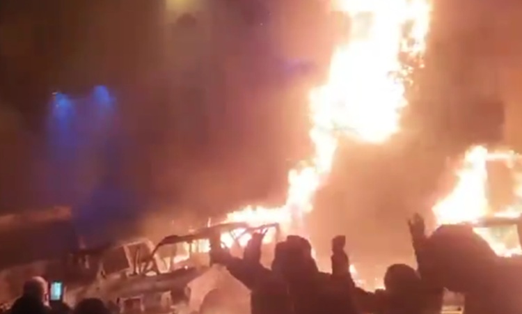 РЕЖИМОТ ВО ИРАН УДИРА ЖЕСТОКО Интернетот исклучен, полицијата пука врз демонстранти