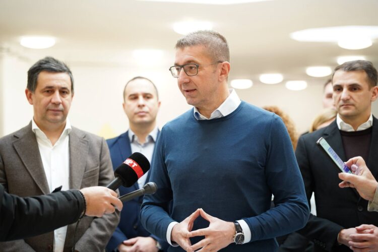 САМИ МОЖЕМЕ ДА ЈА УКИНЕМЕ ТЕХНИЧКАТА ВЛАДА, НО САКАМЕ ИНКЛУЗИВЕН ПРОЦЕС До скоро СДСМ бараше лидерска средба, а сега ја одбиваат