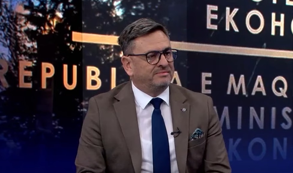 ДОГОВОРОТ ЗА ЗГОЛЕМЕНИ ПЛАТИ Е ДОКАЗ ЗА ДИЈАЛОГ Над 11.000 административци ќе добијат покачување