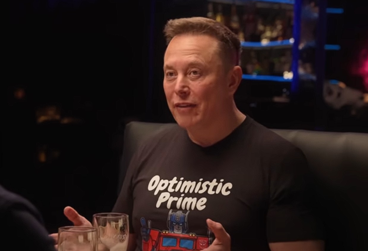 📽️ „БЕЗ АИ, АМЕРИКА 1.000% ЌЕ БАНКРОТИРА“ Според Маск, само роботите можат да ги спасат САД