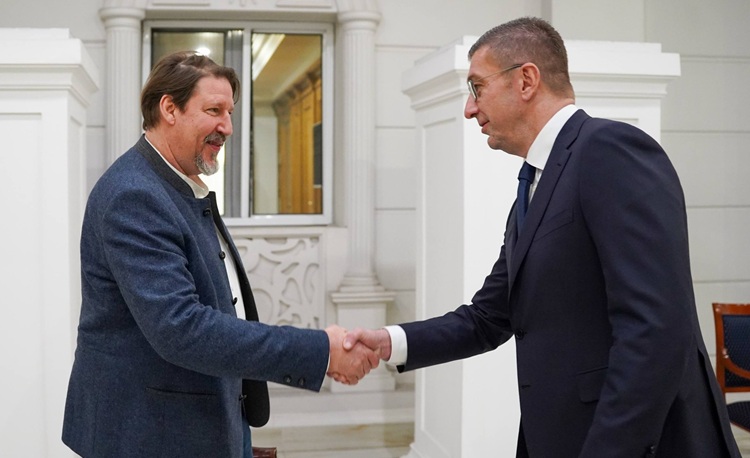 ВЛАДАТА СО ЗАСИЛЕНА ЕУ-АГЕНДА Мицкоски најавува продолжување на реформите по средбата со Вајц