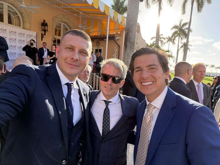 АМЕРИКАНСКИ БИЗНИСМЕН СО МАКЕДОНСКО ПОТЕКЛО НА ДОНАТОРСКА СРЕДБА ВО ВИЛАТА НА ТРАМП Никола Андреевски на настан посветен на кандидатот за Конгресот од Ајова