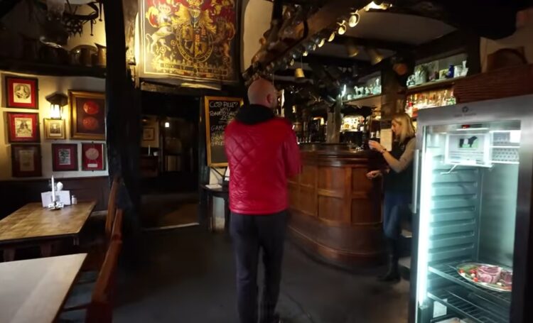 ПАБОВИТЕ И ХОТЕЛИТЕ ГИ ИСКЛУЧУВААТ ПЕЧКИТЕ И ФРИЖИДЕРИТЕ ЗА ДА ШТЕДАТ Енергетски мерки во Велика Британија