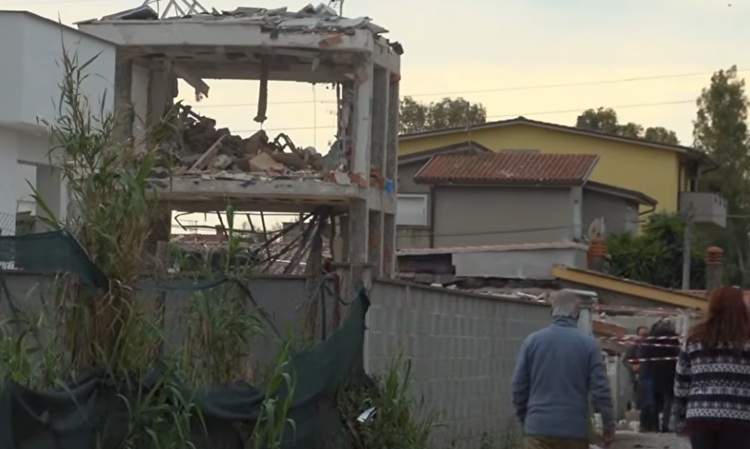 📽️ 📷 ЕКСПЛОЗИЈА ВО РИМ Плинска боца урна зграда, две лица сериозно повредени