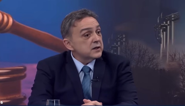 МЕНКИНОСКИ 10 ГОДИНИ НЕ СМЕЕ ДА ВЛЕЗЕ ВО БУГАРИЈА Адвокатот вели дека Софија сака да го замолчи