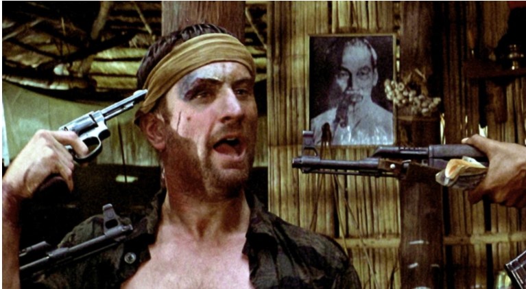 РОБЕРТ ДЕ НИРО БАРАЛ ВИСТИНСКИ КУРШУМ ЗА СЦЕНАТА СО РУСКИ РУЛЕТ Филмот „Ловец на елени“ на крајот освои пет Оскари и стана класик