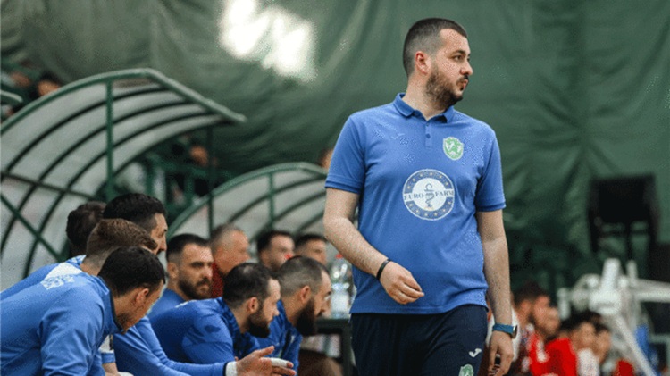 НА САМО 28 ГОДИНИ ПРВ ТРЕНЕР НА ШАМПИОНСКИ РАКОМЕТЕН ТИМ Алексо Лембанов напредува како по учебник