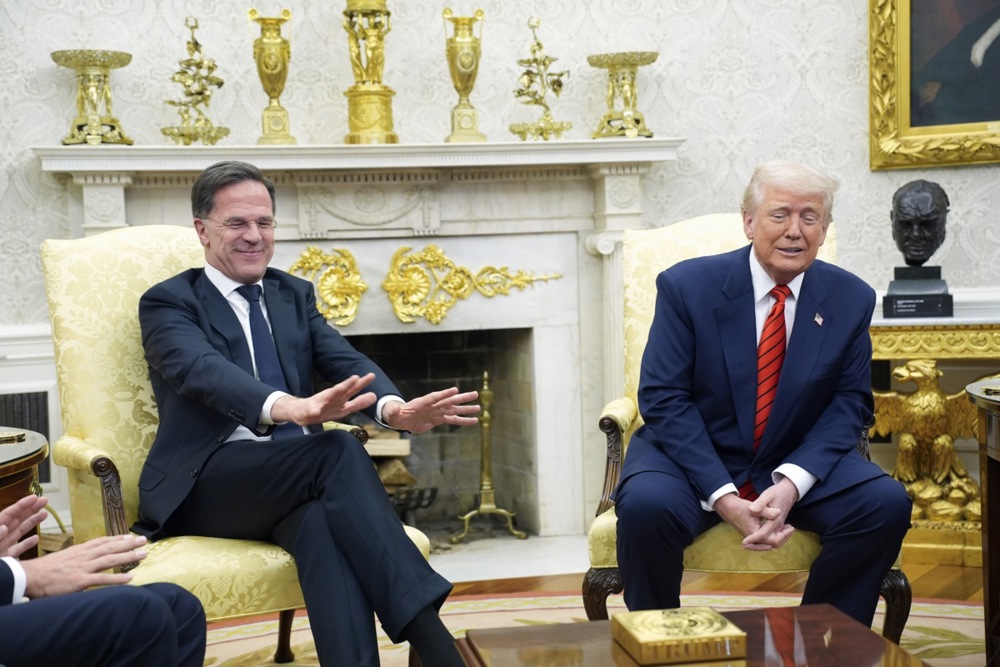 „ТАТО“ ГО ПРОГОНУВА РУТЕ Шефот на НАТО се правдаше за изјавата за Трамп