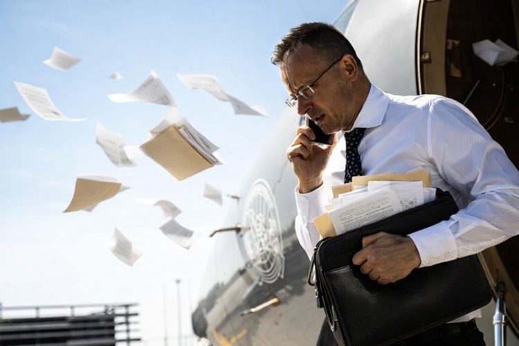 КАДЕ ИЗЧЕЗНА СИЈАРТО? Едни го виделе во авион што летал кон Африка, други затворен во својата канцеларија