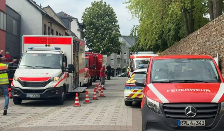 ЗАЛОЖНИЧКА ДРАМА ВО БАНКА ВО ГЕРМАНИЈА Ограбувачи држат неколку заложници, полицијата е околу објектот