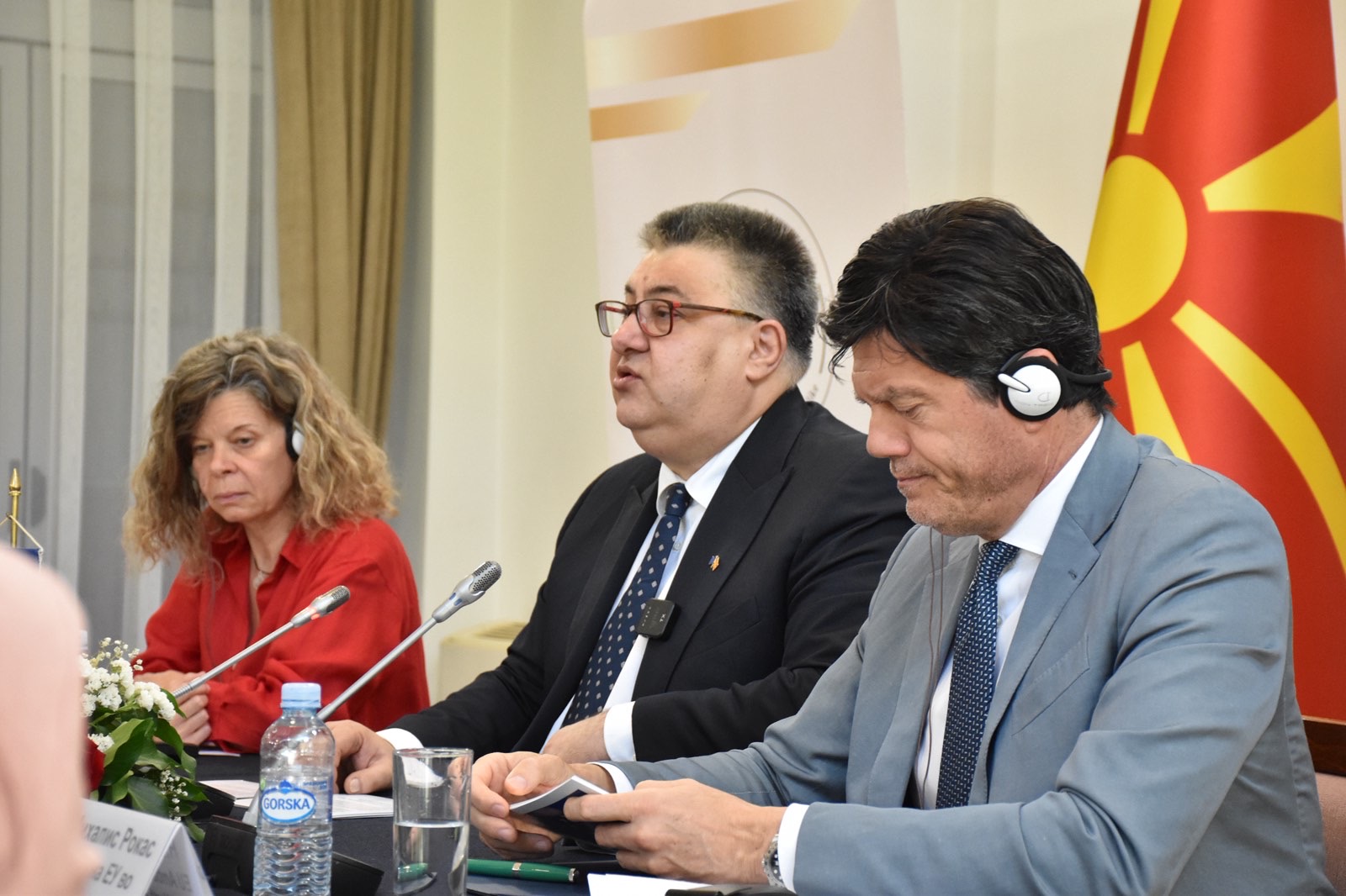ЧОВЕКОВИТЕ ПРАВА НЕ СЕ ДЕКЛАРАЦИЈА, ТУКУ ОБВРСКА ЗА АДМИНИСТРАЦИЈАТА Минчев промовираше онлајн алатка за обука