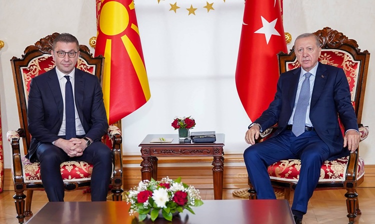 📷 ЕКОНОМИЈА, ИНВЕСТИЦИИ И НОВИ РАБОТНИ МЕСТА Мицкоски и Ердоган разговараа за стратешкото пријателство