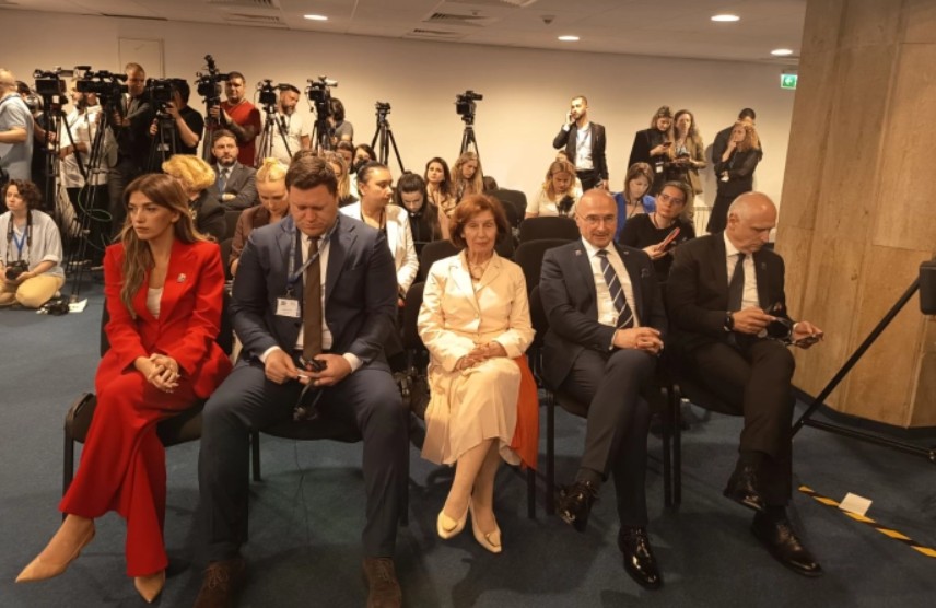 НЕ Е УСЛОВ САМО УСТАВОТ, СОФИЈА ГЛЕДА И КОН ПРОТОКОЛИТЕ Сиљановска Давкова откри за што зборувале со Јотова