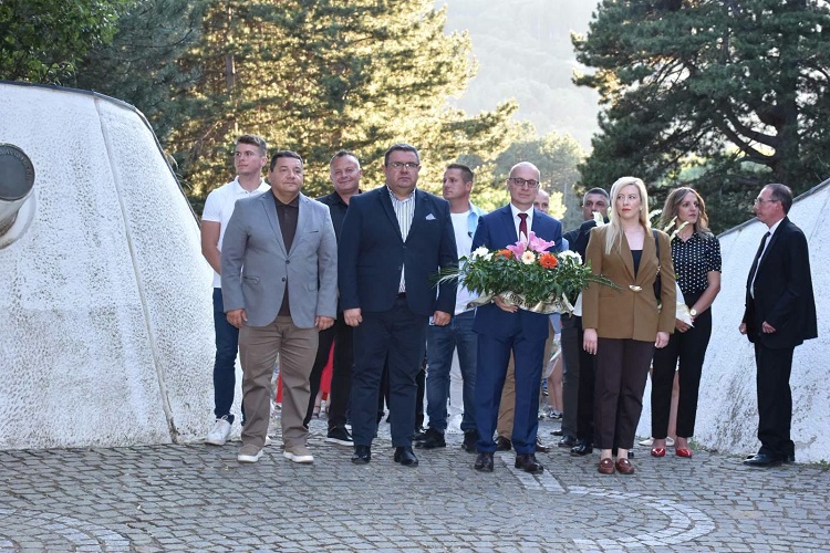 ДЕМОГРАФИЈАТА Е НАШАТА НОВА БОРБА ЗА МАКЕДОНИЈА Милошоски од Мечкин Камен порача дека треба да ја надградуваме татковината