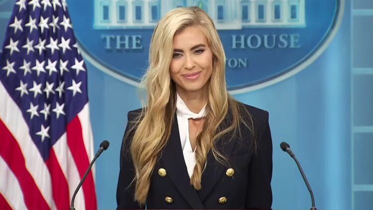 НОВАТА ПОРТПАРОЛКА НА ТРАМП СЕ ПОВЛЕЧЕ ОД ФУНКЦИЈАТА Кејти Закарија имаше неколкудневна кариера во Белата куќа